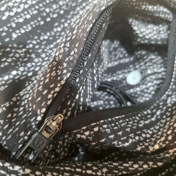 Lululemon Mens Running Shorts with Biker Lining - Picture 7 of 8